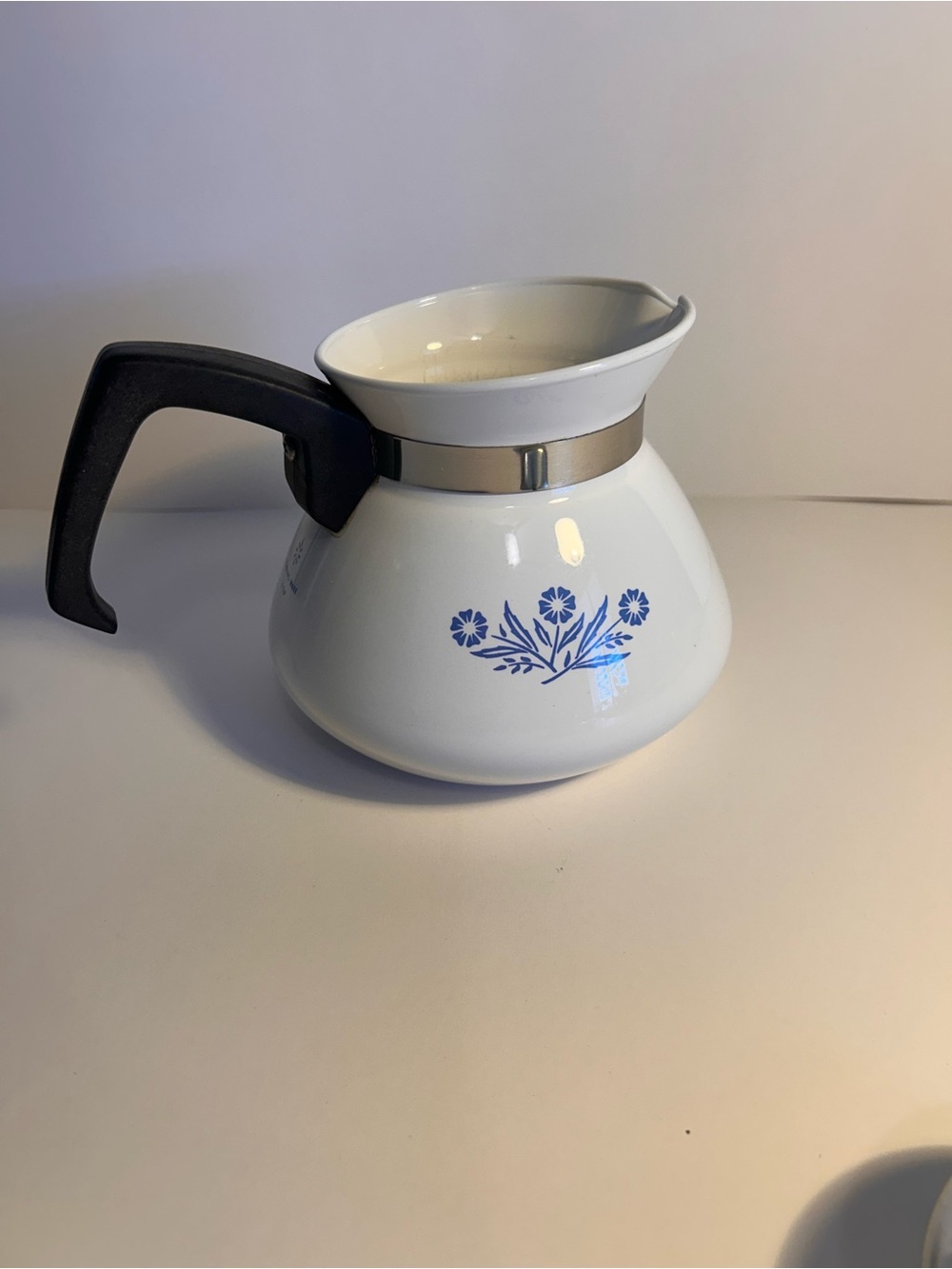 Vintage Corning Ware Blue Cornflower 6 Cup Tea Pot with Metal Lid - Picture 2 of 12